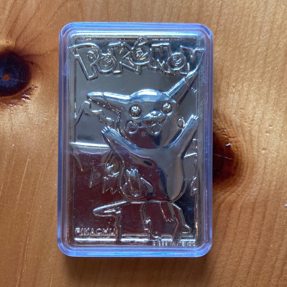 Pokémon 23 karat Gold Plated Trading Card - PIKACHU